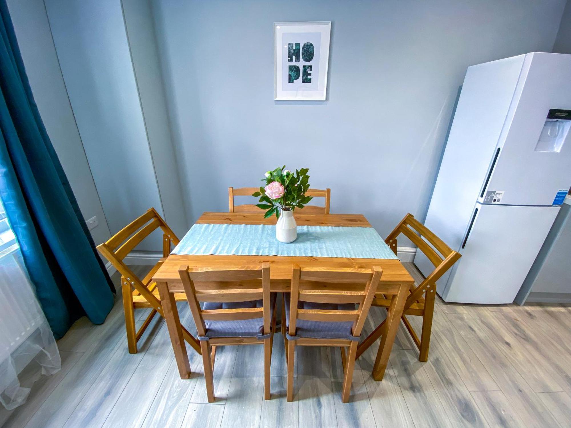 Modern 1-Bedroom Flat, 5 Guest, London - F2 ภายนอก รูปภาพ